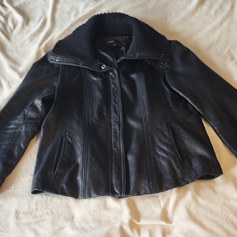 Avanti genuine leather jacker with knit collar size XL. Vintage!